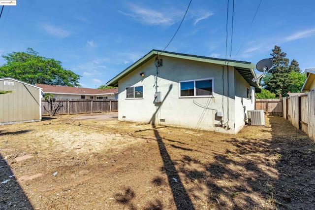 1908 New Jersey St, Fairfield CA: https://media.crmls.org/mediaz/8be4b57f-315d-4204-9728-64f7ef19de8b.jpg
