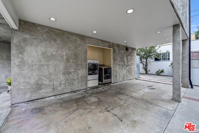 4421 Prospect Avenue, Los Angeles CA: https://media.crmls.org/mediaz/8be522b3-84b9-49e1-8a34-576c2acc94d3.jpg