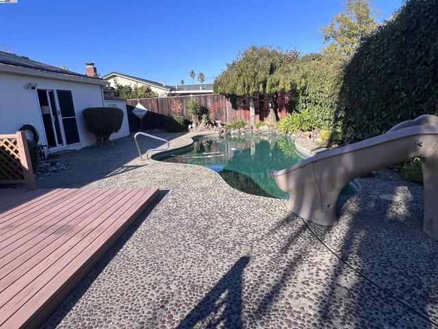 1222 Murdell Ln, Livermore CA: https://media.crmls.org/mediaz/8be5292d-c291-4424-9ffe-9ed508b683a2.jpg