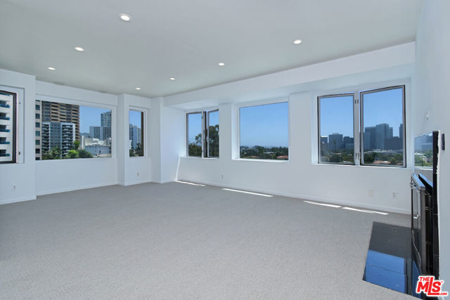 10520 Wilshire Boulevard, Los Angeles CA: https://media.crmls.org/mediaz/8be58f5e-d588-4b25-b432-cd90a61b7938.jpg