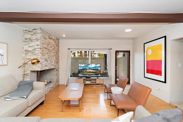 2030 E Amado Road, Palm Springs CA: https://media.crmls.org/mediaz/8be59bc2-1ad5-4b11-886a-8a01c6d4eb6c.jpg