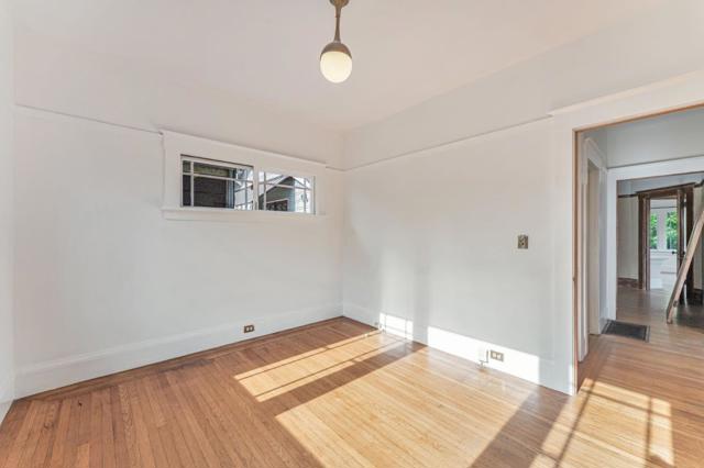 5150 Coronado Avenue, Oakland CA: https://media.crmls.org/mediaz/8be78725-3d58-43af-abe0-8b99c2f55057.jpg