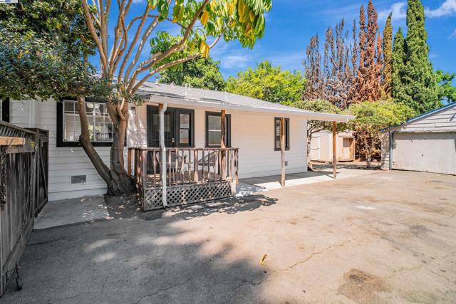3780 Somerset Ave, Castro Valley CA: https://media.crmls.org/mediaz/8be7fb92-4a1c-48a0-b592-fa2765bb80b7.jpg