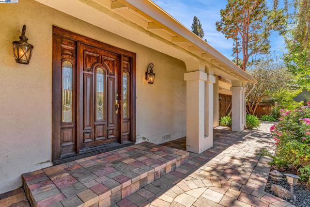 38 Barcelona Pl, Danville CA: https://media.crmls.org/mediaz/8be90907-c3db-4baa-9039-f61420e5e2c4.jpg