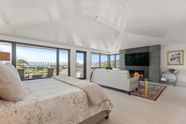 2045 Lowry Place, La Jolla CA: https://media.crmls.org/mediaz/8be93ea4-5e91-4913-816d-0bebcefbfe2a.jpg