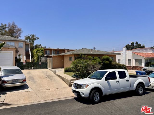 419 La Colina Drive, Inglewood CA: https://media.crmls.org/mediaz/8be949a3-d81b-4d87-accb-3d27431b3911.jpg