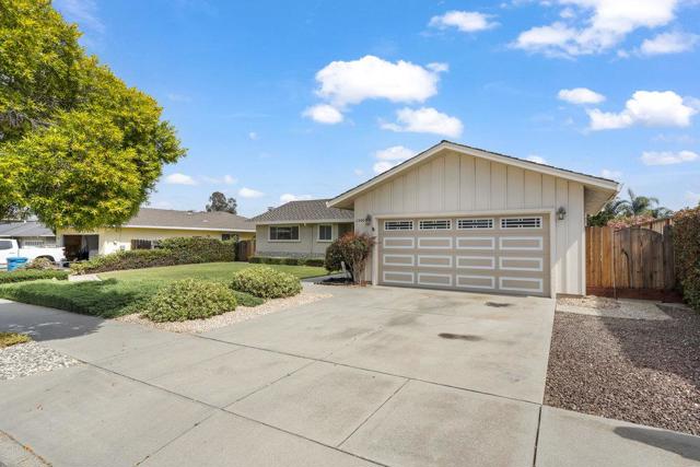 1500 Sunset Drive, Hollister CA: https://media.crmls.org/mediaz/8be96dbf-4adb-435d-87d5-938c8b95755c.jpg