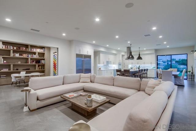 2885 Gate Three Place, Chula Vista CA: https://media.crmls.org/mediaz/8be97efb-dc73-4f77-84eb-8ad84abb7e45.jpg