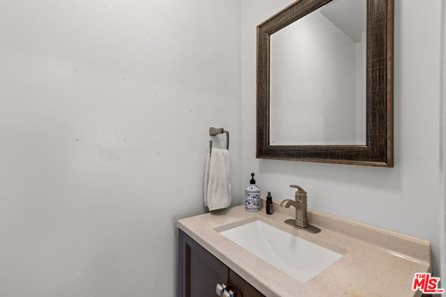1109 Chantilly Road, Los Angeles CA: https://media.crmls.org/mediaz/8be9ea66-883c-47e8-9bc3-077869cee663.jpg