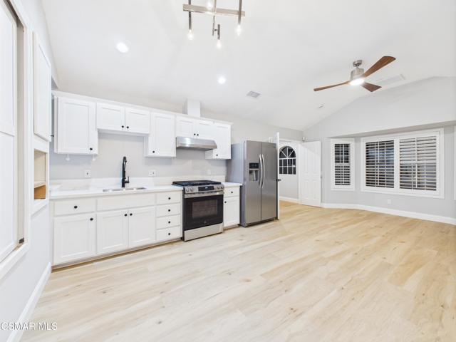 29650 Kimberly Drive, Agoura Hills CA: https://media.crmls.org/mediaz/8be9ffc1-b2d7-456e-adfc-e16b5a56bebb.jpg