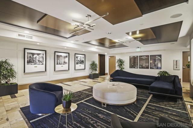 700 W E St, San Diego CA: https://media.crmls.org/mediaz/8bea4f1f-9d77-41ea-8c79-dba7022ccd53.jpg