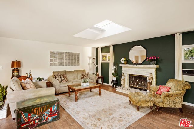 5940 Varna Avenue, Valley Glen CA: https://media.crmls.org/mediaz/8bea64d1-d114-40b4-a570-c0bd231aa169.jpg