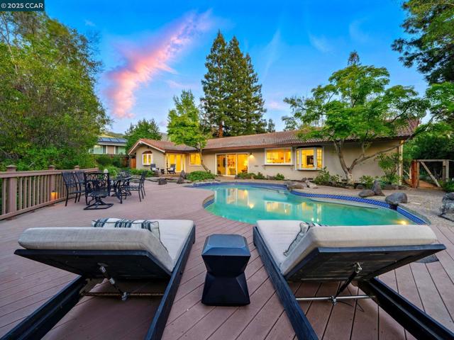 1804 Piedras Circle, Alamo CA: https://media.crmls.org/mediaz/8beab146-16cc-4f6e-8c48-ec57b39e5bb0.jpg