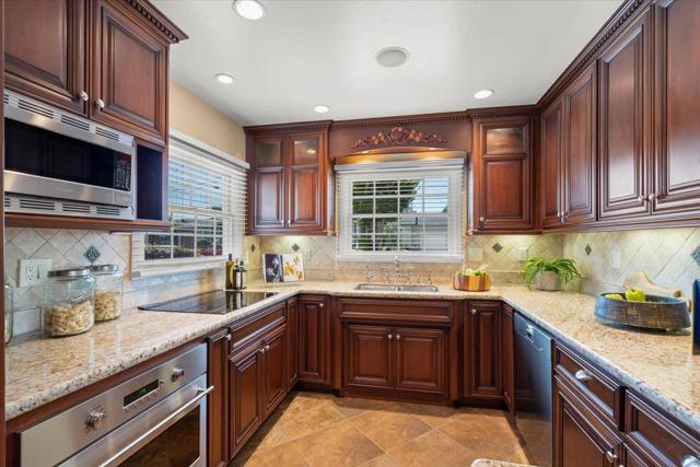15570 Loma Vista Avenue, Los Gatos CA: https://media.crmls.org/mediaz/8beaccbf-0fcb-4d9e-a818-0631960f1374.jpg