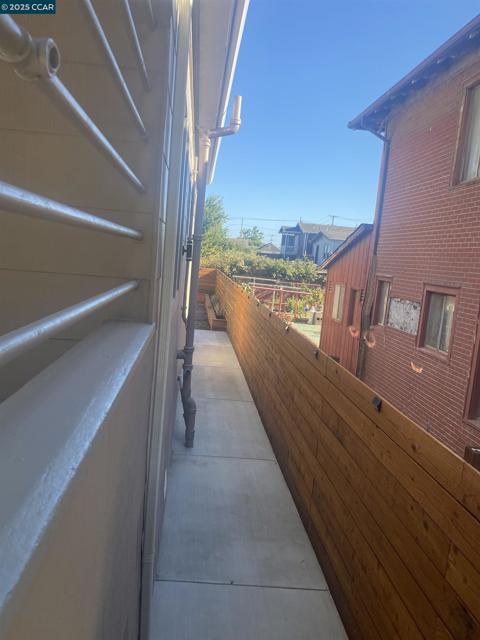218 Bissell Ave, Richmond CA: https://media.crmls.org/mediaz/8beb15d3-6ac9-4a61-8a04-749a05d27d23.jpg