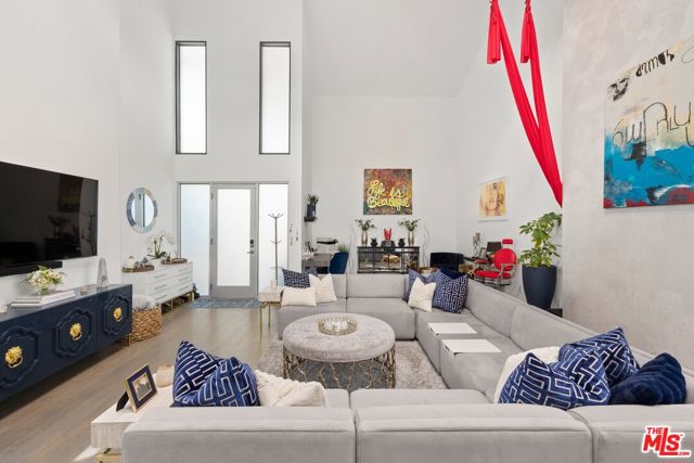 2014 Pacific Avenue, Venice CA: https://media.crmls.org/mediaz/8beb17af-6f99-4fae-8982-66bc6d61dc13.jpg
