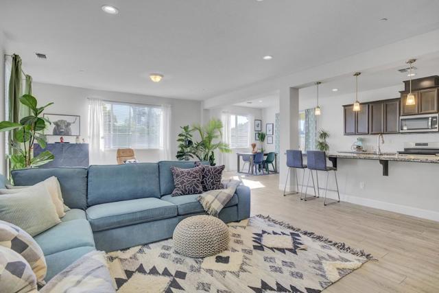 871 Cordoba Way, Hollister CA: https://media.crmls.org/mediaz/8beb3e01-42d8-45dd-8699-1fde9faf881c.jpg