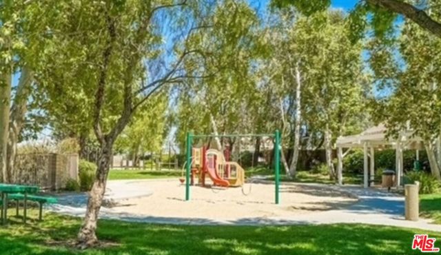 27632 Kevin Place, Santa Clarita CA: https://media.crmls.org/mediaz/8beb4508-e892-40d4-af89-000b6fa8e518.jpg