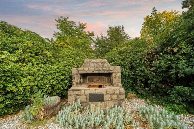 1901 Chestnut Street, Redding CA: https://media.crmls.org/mediaz/8bebda4b-e1c4-454a-9ba6-a9eab69f05b4.jpg