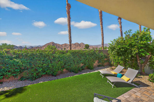 77707 Calle Las Brisas S, Palm Desert CA: https://media.crmls.org/mediaz/8bec07cc-b85d-49a8-be83-bdc5f27331bc.jpg