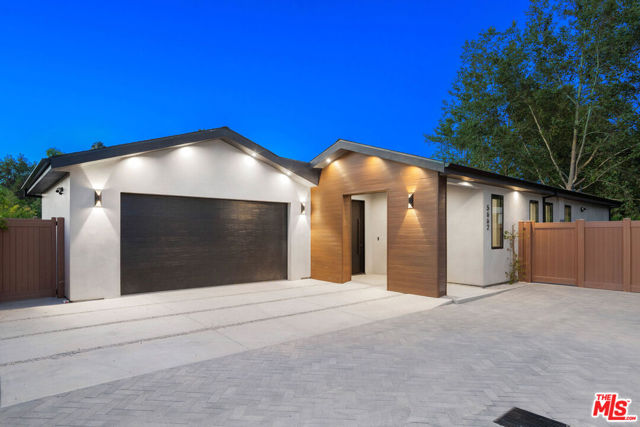 5662 Winnetka Avenue, Woodland Hills CA: https://media.crmls.org/mediaz/8bec5106-2a60-4754-ac77-60bb0b564813.jpg