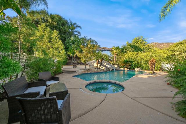 3140 Willow Creek Pl, Escondido CA: https://media.crmls.org/mediaz/8beccbd4-0932-4bd6-a887-55f1c4f458b7.jpg