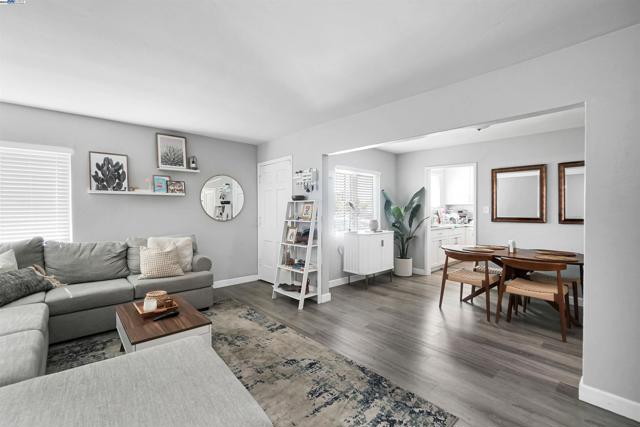 21926 Victory Dr, Hayward CA: https://media.crmls.org/mediaz/8bed2235-0737-4165-80b9-b29f8e695470.jpg