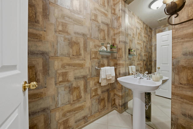 65 San Marino Circle, Rancho Mirage CA: https://media.crmls.org/mediaz/8bed558c-755d-469d-99ef-1c3d330d95e0.jpg