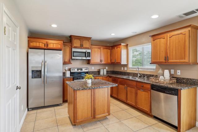 1215 Weaver St, San Diego CA: https://media.crmls.org/mediaz/8bed74c9-b1a7-4465-a7f3-6ce348783e35.jpg
