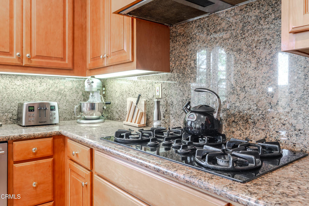https://media.crmls.org/mediaz/8bed91f8-1179-4c8c-a95f-5d5215dd73ea.jpg?preset=X-Large
