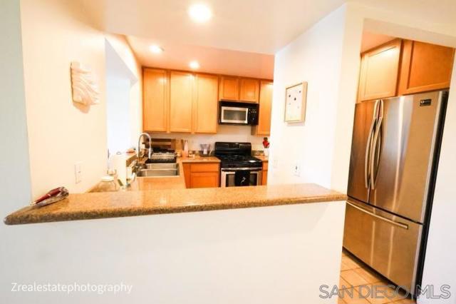 5764 San Vicente Blvd, Los Angeles, California 90019, 2 Bedrooms Bedrooms, ,2 BathroomsBathrooms,Condominium,For Sale,San Vicente Blvd,240019606SD