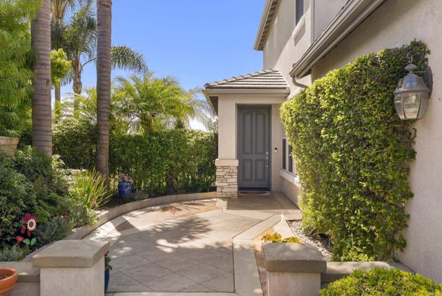 Detail Gallery Image 4 of 56 For 6407 Calmeria Pl, Carlsbad,  CA 92011 - 4 Beds | 3 Baths