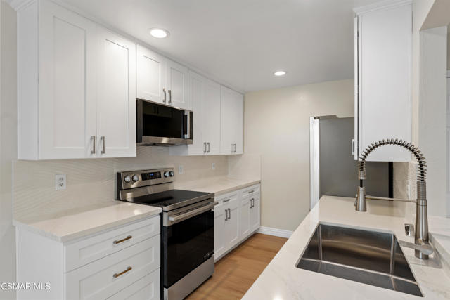 2845 Instone Court, Westlake Village CA: https://media.crmls.org/mediaz/8bee9dcd-4860-4fe3-afd7-983987898e33.jpg