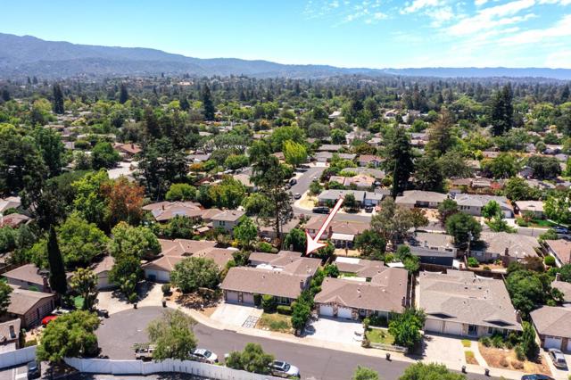 17541756 Plaza Court, Mountain View CA: https://media.crmls.org/mediaz/8bef3af4-3496-4c6a-9b69-23d0d979ad1e.jpg