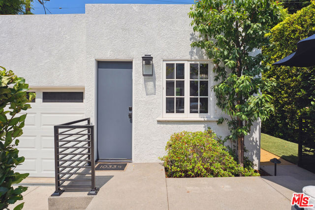 1033 N La Jolla Avenue, West Hollywood CA: https://media.crmls.org/mediaz/8befebe2-fdd7-4d8a-8d21-85410142e9a4.jpg