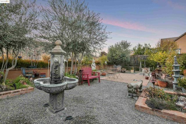 1147 Saint Julien St, Brentwood CA: https://media.crmls.org/mediaz/8bf02107-f524-4d28-a4fa-81f8d3e750a0.jpg
