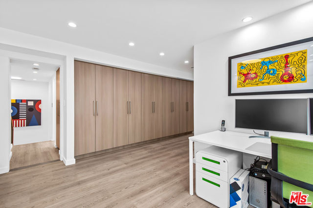 4801 La Villa Marina, Marina del Rey CA: https://media.crmls.org/mediaz/8bf0434b-3853-4acf-9e25-565f8b9cd23a.jpg