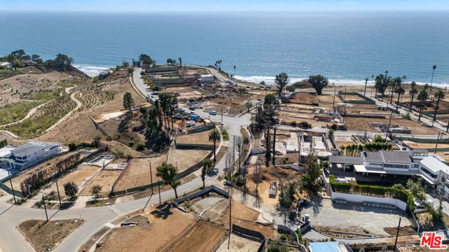 419 Lombard Avenue, Pacific Palisades CA: https://media.crmls.org/mediaz/8bf13cff-f5e7-4fc0-9933-ebaaed30c982.jpg