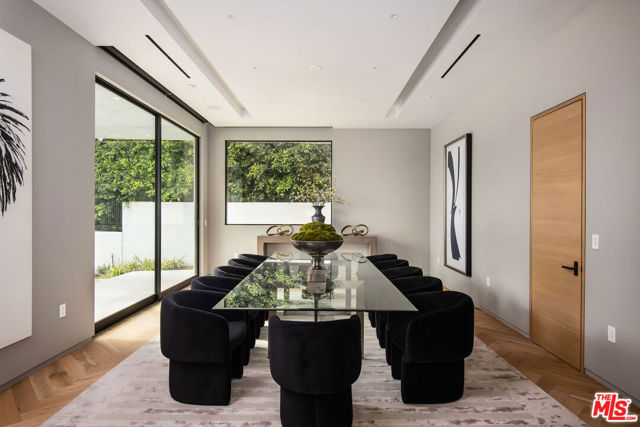 1729 Angelo Drive, Beverly Hills CA: https://media.crmls.org/mediaz/8bf20882-2fa5-41f7-bd74-87d5e2127044.jpg