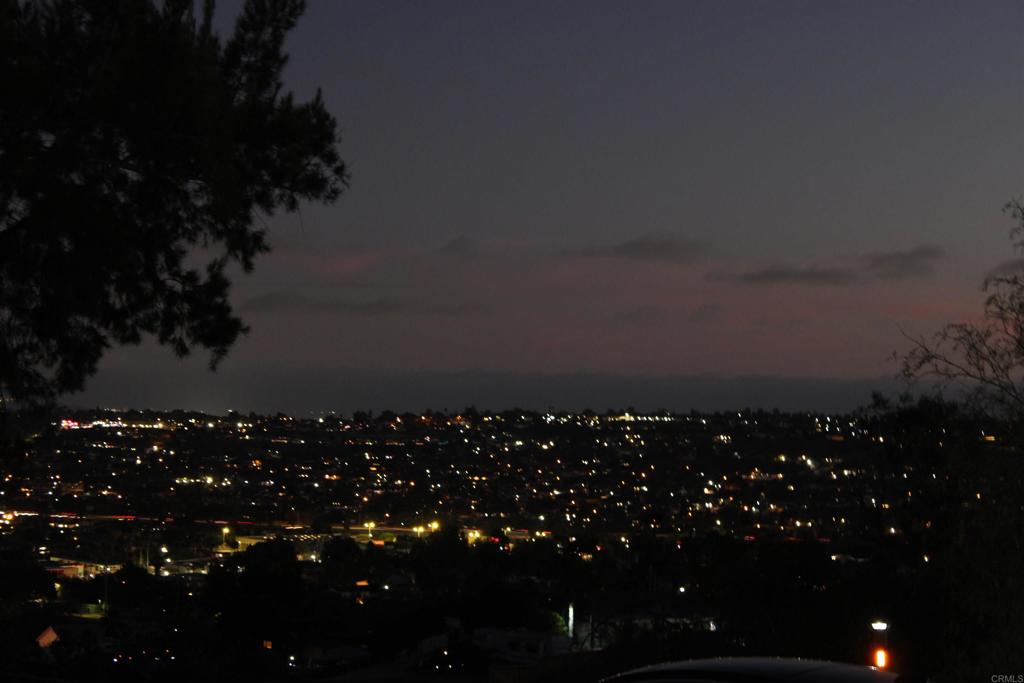 https://media.crmls.org/mediaz/8bf29db0-ae31-4872-8a43-72d91b12cfc9.jpg?preset=X-Large