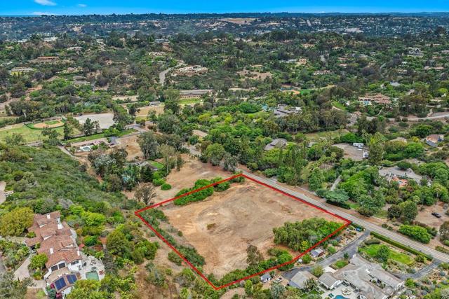 4919 El Secreto, Rancho Santa Fe CA: https://media.crmls.org/mediaz/8bf3083e-95ea-4124-9a3f-56e4e57a7097.jpg