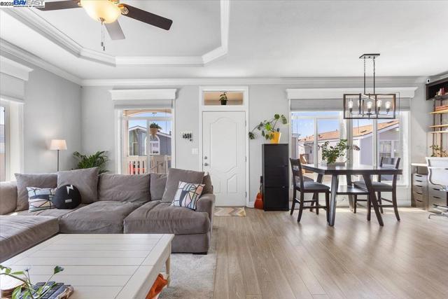 3015 E Bayshore Road #423, Redwood City CA: https://media.crmls.org/mediaz/8bf341cc-b9a8-4247-8741-37887fba285c.jpg
