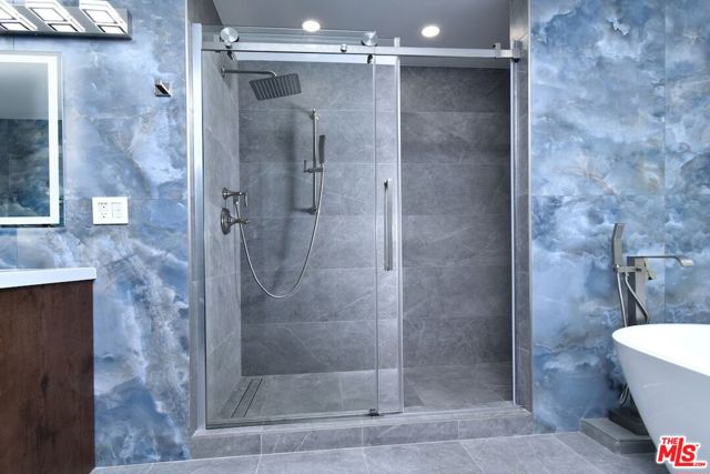 12112 Woodley Avenue, Granada Hills CA: https://media.crmls.org/mediaz/8bf3a800-cd44-4fb1-b77a-9950d666393e.jpg