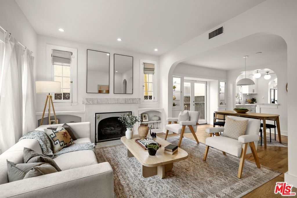 911 Superba Avenue