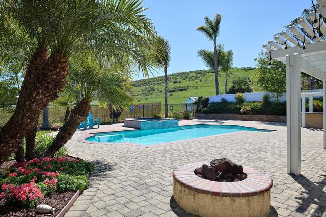 1314 Deerbrook Drive, San Marcos CA: https://media.crmls.org/mediaz/8bf50722-e988-4775-96cd-afa155755969.jpg