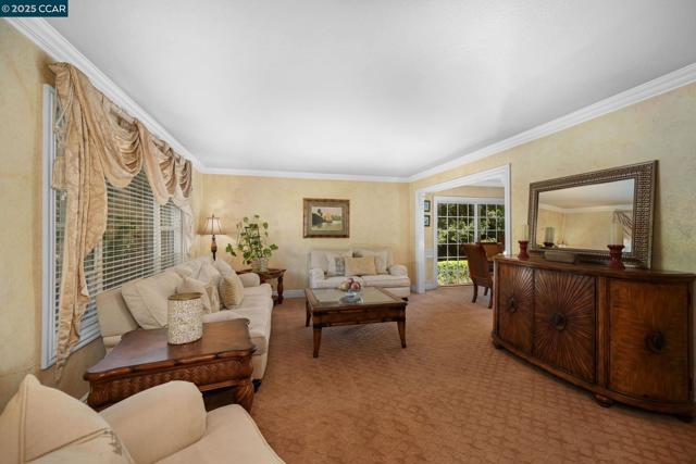35 Alta Sierra Pl, Alamo CA: https://media.crmls.org/mediaz/8bf5ab7c-9e7c-48ee-9c7a-638383b76cb1.jpg