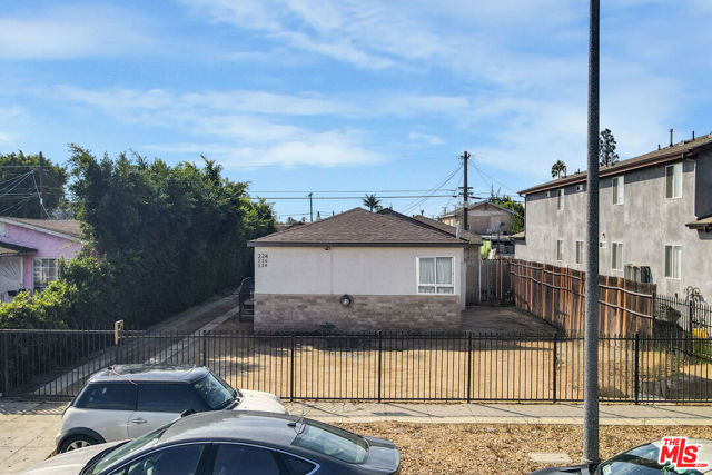 224 W 101st Street, Los Angeles CA: https://media.crmls.org/mediaz/8bf5d440-ce7a-4e7d-b730-164ed72c4ab7.jpg