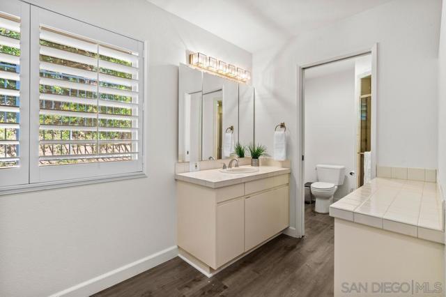 17109 Cloudcroft Dr, Poway CA: https://media.crmls.org/mediaz/8bf5d6e9-1c01-4dfc-b99b-88cf4509ff85.jpg