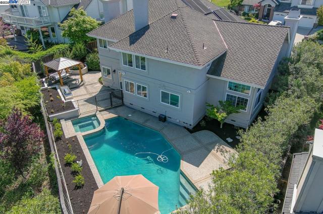 2839 Victoria Ridge Ct, Pleasanton CA: https://media.crmls.org/mediaz/8bf61617-71d5-45dc-a7a9-c24550bbc795.jpg