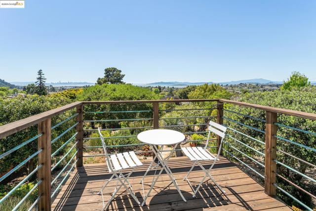 917 Avis Dr, El Cerrito CA: https://media.crmls.org/mediaz/8bf656a5-5bd3-4a0d-8d37-96c235946f95.jpg
